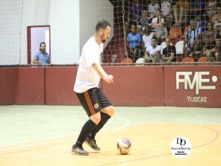 
<a style='margin-left: 5px;' class='btn btn-xs btn-social btn-facebook' href='https://www.facebook.com/sharer/sharer.php?u=https://boladovale.com.br/imgs/800-800-90/conteudo/fotos/1790/img2503.jpg' rel='popup' data-width='500' data-height='400'><i class='fa fa-facebook'></i>Compartilhar <span class='hidden-xs'>no Facebook</span>
</a> 
<a class='btn btn-default btn-xs' target='_blank' href='imgs/800-800-90/conteudo/fotos/1790/img2503.jpg'>
<span class='glyphicon glyphicon-cloud-download'></span> Salvar
</a> 
<span></span>