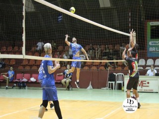 
<a style='margin-left: 5px;' class='btn btn-xs btn-social btn-facebook' href='https://www.facebook.com/sharer/sharer.php?u=https://boladovale.com.br/imgs/800-800-90/conteudo/fotos/1795/img3118.jpg' rel='popup' data-width='500' data-height='400'><i class='fa fa-facebook'></i>Compartilhar <span class='hidden-xs'>no Facebook</span>
</a> 
<a class='btn btn-default btn-xs' target='_blank' href='imgs/800-800-90/conteudo/fotos/1795/img3118.jpg'>
<span class='glyphicon glyphicon-cloud-download'></span> Salvar
</a> 
<span></span>