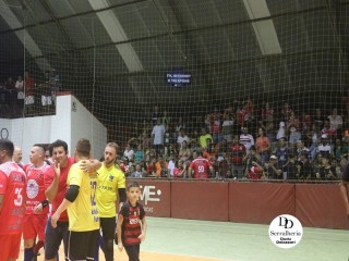 
<a style='margin-left: 5px;' class='btn btn-xs btn-social btn-facebook' href='https://www.facebook.com/sharer/sharer.php?u=https://boladovale.com.br/imgs/800-800-90/conteudo/fotos/1800/img4500.jpg' rel='popup' data-width='500' data-height='400'><i class='fa fa-facebook'></i>Compartilhar <span class='hidden-xs'>no Facebook</span>
</a> 
<a class='btn btn-default btn-xs' target='_blank' href='imgs/800-800-90/conteudo/fotos/1800/img4500.jpg'>
<span class='glyphicon glyphicon-cloud-download'></span> Salvar
</a> 
<span></span>