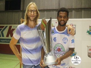 
<a style='margin-left: 5px;' class='btn btn-xs btn-social btn-facebook' href='https://www.facebook.com/sharer/sharer.php?u=https://boladovale.com.br/imgs/800-800-90/conteudo/fotos/1813/img6032.jpg' rel='popup' data-width='500' data-height='400'><i class='fa fa-facebook'></i>Compartilhar <span class='hidden-xs'>no Facebook</span>
</a> 
<a class='btn btn-default btn-xs' target='_blank' href='imgs/800-800-90/conteudo/fotos/1813/img6032.jpg'>
<span class='glyphicon glyphicon-cloud-download'></span> Salvar
</a> 
<span></span>