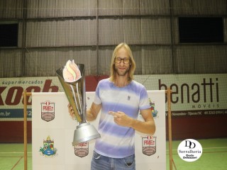 
<a style='margin-left: 5px;' class='btn btn-xs btn-social btn-facebook' href='https://www.facebook.com/sharer/sharer.php?u=https://boladovale.com.br/imgs/800-800-90/conteudo/fotos/1813/img6046.jpg' rel='popup' data-width='500' data-height='400'><i class='fa fa-facebook'></i>Compartilhar <span class='hidden-xs'>no Facebook</span>
</a> 
<a class='btn btn-default btn-xs' target='_blank' href='imgs/800-800-90/conteudo/fotos/1813/img6046.jpg'>
<span class='glyphicon glyphicon-cloud-download'></span> Salvar
</a> 
<span></span>