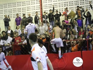 
<a style='margin-left: 5px;' class='btn btn-xs btn-social btn-facebook' href='https://www.facebook.com/sharer/sharer.php?u=https://boladovale.com.br/imgs/800-800-90/conteudo/fotos/1870/img6693.jpg' rel='popup' data-width='500' data-height='400'><i class='fa fa-facebook'></i>Compartilhar <span class='hidden-xs'>no Facebook</span>
</a> 
<a class='btn btn-default btn-xs' target='_blank' href='imgs/800-800-90/conteudo/fotos/1870/img6693.jpg'>
<span class='glyphicon glyphicon-cloud-download'></span> Salvar
</a> 
<span></span>
