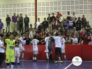 
<a style='margin-left: 5px;' class='btn btn-xs btn-social btn-facebook' href='https://www.facebook.com/sharer/sharer.php?u=https://boladovale.com.br/imgs/800-800-90/conteudo/fotos/1870/img6715.jpg' rel='popup' data-width='500' data-height='400'><i class='fa fa-facebook'></i>Compartilhar <span class='hidden-xs'>no Facebook</span>
</a> 
<a class='btn btn-default btn-xs' target='_blank' href='imgs/800-800-90/conteudo/fotos/1870/img6715.jpg'>
<span class='glyphicon glyphicon-cloud-download'></span> Salvar
</a> 
<span></span>