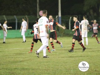 
<a style='margin-left: 5px;' class='btn btn-xs btn-social btn-facebook' href='https://www.facebook.com/sharer/sharer.php?u=https://boladovale.com.br/imgs/800-800-90/conteudo/fotos/1879/img8686.jpg' rel='popup' data-width='500' data-height='400'><i class='fa fa-facebook'></i>Compartilhar <span class='hidden-xs'>no Facebook</span>
</a> 
<a class='btn btn-default btn-xs' target='_blank' href='imgs/800-800-90/conteudo/fotos/1879/img8686.jpg'>
<span class='glyphicon glyphicon-cloud-download'></span> Salvar
</a> 
<span></span>