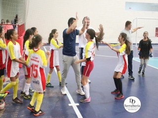 
<a style='margin-left: 5px;' class='btn btn-xs btn-social btn-facebook' href='https://www.facebook.com/sharer/sharer.php?u=https://boladovale.com.br/imgs/800-800-90/conteudo/fotos/1884/img9718.jpg' rel='popup' data-width='500' data-height='400'><i class='fa fa-facebook'></i>Compartilhar <span class='hidden-xs'>no Facebook</span>
</a> 
<a class='btn btn-default btn-xs' target='_blank' href='imgs/800-800-90/conteudo/fotos/1884/img9718.jpg'>
<span class='glyphicon glyphicon-cloud-download'></span> Salvar
</a> 
<span></span>