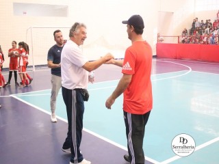 
<a style='margin-left: 5px;' class='btn btn-xs btn-social btn-facebook' href='https://www.facebook.com/sharer/sharer.php?u=https://boladovale.com.br/imgs/800-800-90/conteudo/fotos/1884/img9746.jpg' rel='popup' data-width='500' data-height='400'><i class='fa fa-facebook'></i>Compartilhar <span class='hidden-xs'>no Facebook</span>
</a> 
<a class='btn btn-default btn-xs' target='_blank' href='imgs/800-800-90/conteudo/fotos/1884/img9746.jpg'>
<span class='glyphicon glyphicon-cloud-download'></span> Salvar
</a> 
<span></span>