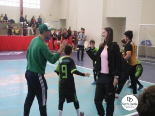 
<a style='margin-left: 5px;' class='btn btn-xs btn-social btn-facebook' href='https://www.facebook.com/sharer/sharer.php?u=https://boladovale.com.br/imgs/800-800-90/conteudo/fotos/1888/img9883.jpg' rel='popup' data-width='500' data-height='400'><i class='fa fa-facebook'></i>Compartilhar <span class='hidden-xs'>no Facebook</span>
</a> 
<a class='btn btn-default btn-xs' target='_blank' href='imgs/800-800-90/conteudo/fotos/1888/img9883.jpg'>
<span class='glyphicon glyphicon-cloud-download'></span> Salvar
</a> 
<span></span>