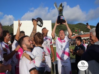 
<a style='margin-left: 5px;' class='btn btn-xs btn-social btn-facebook' href='https://www.facebook.com/sharer/sharer.php?u=https://boladovale.com.br/imgs/800-800-90/conteudo/fotos/1895/img2170.jpg' rel='popup' data-width='500' data-height='400'><i class='fa fa-facebook'></i>Compartilhar <span class='hidden-xs'>no Facebook</span>
</a> 
<a class='btn btn-default btn-xs' target='_blank' href='imgs/800-800-90/conteudo/fotos/1895/img2170.jpg'>
<span class='glyphicon glyphicon-cloud-download'></span> Salvar
</a> 
<span></span>