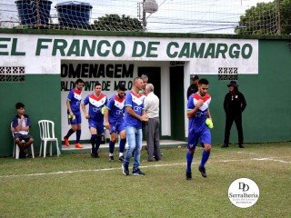
<a style='margin-left: 5px;' class='btn btn-xs btn-social btn-facebook' href='https://www.facebook.com/sharer/sharer.php?u=https://boladovale.com.br/imgs/800-800-90/conteudo/fotos/1898/img2690.jpg' rel='popup' data-width='500' data-height='400'><i class='fa fa-facebook'></i>Compartilhar <span class='hidden-xs'>no Facebook</span>
</a> 
<a class='btn btn-default btn-xs' target='_blank' href='imgs/800-800-90/conteudo/fotos/1898/img2690.jpg'>
<span class='glyphicon glyphicon-cloud-download'></span> Salvar
</a> 
<span></span>