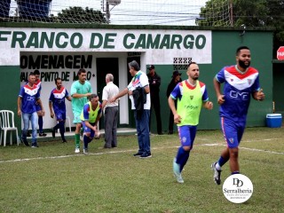 
<a style='margin-left: 5px;' class='btn btn-xs btn-social btn-facebook' href='https://www.facebook.com/sharer/sharer.php?u=https://boladovale.com.br/imgs/800-800-90/conteudo/fotos/1898/img2693.jpg' rel='popup' data-width='500' data-height='400'><i class='fa fa-facebook'></i>Compartilhar <span class='hidden-xs'>no Facebook</span>
</a> 
<a class='btn btn-default btn-xs' target='_blank' href='imgs/800-800-90/conteudo/fotos/1898/img2693.jpg'>
<span class='glyphicon glyphicon-cloud-download'></span> Salvar
</a> 
<span></span>
