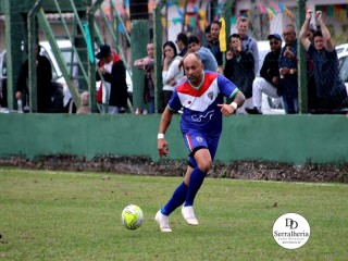 
<a style='margin-left: 5px;' class='btn btn-xs btn-social btn-facebook' href='https://www.facebook.com/sharer/sharer.php?u=https://boladovale.com.br/imgs/800-800-90/conteudo/fotos/1898/img2735.jpg' rel='popup' data-width='500' data-height='400'><i class='fa fa-facebook'></i>Compartilhar <span class='hidden-xs'>no Facebook</span>
</a> 
<a class='btn btn-default btn-xs' target='_blank' href='imgs/800-800-90/conteudo/fotos/1898/img2735.jpg'>
<span class='glyphicon glyphicon-cloud-download'></span> Salvar
</a> 
<span></span>