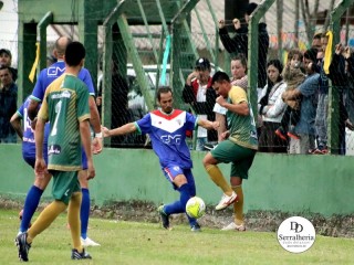 
<a style='margin-left: 5px;' class='btn btn-xs btn-social btn-facebook' href='https://www.facebook.com/sharer/sharer.php?u=https://boladovale.com.br/imgs/800-800-90/conteudo/fotos/1898/img2776.jpg' rel='popup' data-width='500' data-height='400'><i class='fa fa-facebook'></i>Compartilhar <span class='hidden-xs'>no Facebook</span>
</a> 
<a class='btn btn-default btn-xs' target='_blank' href='imgs/800-800-90/conteudo/fotos/1898/img2776.jpg'>
<span class='glyphicon glyphicon-cloud-download'></span> Salvar
</a> 
<span></span>