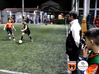 
<a style='margin-left: 5px;' class='btn btn-xs btn-social btn-facebook' href='https://www.facebook.com/sharer/sharer.php?u=https://boladovale.com.br/imgs/800-800-90/conteudo/fotos/1899/img3268.jpg' rel='popup' data-width='500' data-height='400'><i class='fa fa-facebook'></i>Compartilhar <span class='hidden-xs'>no Facebook</span>
</a> 
<a class='btn btn-default btn-xs' target='_blank' href='imgs/800-800-90/conteudo/fotos/1899/img3268.jpg'>
<span class='glyphicon glyphicon-cloud-download'></span> Salvar
</a> 
<span></span>