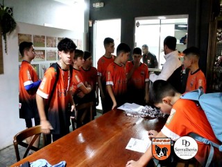 
<a style='margin-left: 5px;' class='btn btn-xs btn-social btn-facebook' href='https://www.facebook.com/sharer/sharer.php?u=https://boladovale.com.br/imgs/800-800-90/conteudo/fotos/1899/img3311.jpg' rel='popup' data-width='500' data-height='400'><i class='fa fa-facebook'></i>Compartilhar <span class='hidden-xs'>no Facebook</span>
</a> 
<a class='btn btn-default btn-xs' target='_blank' href='imgs/800-800-90/conteudo/fotos/1899/img3311.jpg'>
<span class='glyphicon glyphicon-cloud-download'></span> Salvar
</a> 
<span></span>