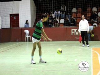 
<a style='margin-left: 5px;' class='btn btn-xs btn-social btn-facebook' href='https://www.facebook.com/sharer/sharer.php?u=https://boladovale.com.br/imgs/800-800-90/conteudo/fotos/1903/img6008.jpg' rel='popup' data-width='500' data-height='400'><i class='fa fa-facebook'></i>Compartilhar <span class='hidden-xs'>no Facebook</span>
</a> 
<a class='btn btn-default btn-xs' target='_blank' href='imgs/800-800-90/conteudo/fotos/1903/img6008.jpg'>
<span class='glyphicon glyphicon-cloud-download'></span> Salvar
</a> 
<span></span>