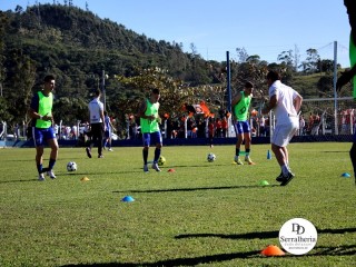 
<a style='margin-left: 5px;' class='btn btn-xs btn-social btn-facebook' href='https://www.facebook.com/sharer/sharer.php?u=https://boladovale.com.br/imgs/800-800-90/conteudo/fotos/1904/img7703.jpg' rel='popup' data-width='500' data-height='400'><i class='fa fa-facebook'></i>Compartilhar <span class='hidden-xs'>no Facebook</span>
</a> 
<a class='btn btn-default btn-xs' target='_blank' href='imgs/800-800-90/conteudo/fotos/1904/img7703.jpg'>
<span class='glyphicon glyphicon-cloud-download'></span> Salvar
</a> 
<span></span>