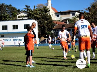 
<a style='margin-left: 5px;' class='btn btn-xs btn-social btn-facebook' href='https://www.facebook.com/sharer/sharer.php?u=https://boladovale.com.br/imgs/800-800-90/conteudo/fotos/1904/img7706.jpg' rel='popup' data-width='500' data-height='400'><i class='fa fa-facebook'></i>Compartilhar <span class='hidden-xs'>no Facebook</span>
</a> 
<a class='btn btn-default btn-xs' target='_blank' href='imgs/800-800-90/conteudo/fotos/1904/img7706.jpg'>
<span class='glyphicon glyphicon-cloud-download'></span> Salvar
</a> 
<span></span>