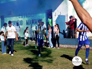 
<a style='margin-left: 5px;' class='btn btn-xs btn-social btn-facebook' href='https://www.facebook.com/sharer/sharer.php?u=https://boladovale.com.br/imgs/800-800-90/conteudo/fotos/1904/img7725.jpg' rel='popup' data-width='500' data-height='400'><i class='fa fa-facebook'></i>Compartilhar <span class='hidden-xs'>no Facebook</span>
</a> 
<a class='btn btn-default btn-xs' target='_blank' href='imgs/800-800-90/conteudo/fotos/1904/img7725.jpg'>
<span class='glyphicon glyphicon-cloud-download'></span> Salvar
</a> 
<span></span>
