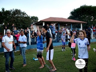 
<a style='margin-left: 5px;' class='btn btn-xs btn-social btn-facebook' href='https://www.facebook.com/sharer/sharer.php?u=https://boladovale.com.br/imgs/800-800-90/conteudo/fotos/1904/img8306.jpg' rel='popup' data-width='500' data-height='400'><i class='fa fa-facebook'></i>Compartilhar <span class='hidden-xs'>no Facebook</span>
</a> 
<a class='btn btn-default btn-xs' target='_blank' href='imgs/800-800-90/conteudo/fotos/1904/img8306.jpg'>
<span class='glyphicon glyphicon-cloud-download'></span> Salvar
</a> 
<span></span>