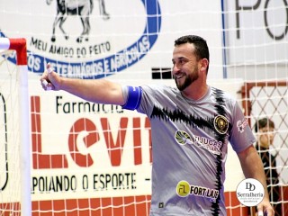 
<a style='margin-left: 5px;' class='btn btn-xs btn-social btn-facebook' href='https://www.facebook.com/sharer/sharer.php?u=https://boladovale.com.br/imgs/800-800-90/conteudo/fotos/1966/img5986.jpg' rel='popup' data-width='500' data-height='400'><i class='fa fa-facebook'></i>Compartilhar <span class='hidden-xs'>no Facebook</span>
</a> 
<a class='btn btn-default btn-xs' target='_blank' href='imgs/800-800-90/conteudo/fotos/1966/img5986.jpg'>
<span class='glyphicon glyphicon-cloud-download'></span> Salvar
</a> 
<span></span>