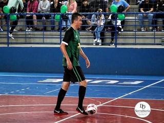 
<a style='margin-left: 5px;' class='btn btn-xs btn-social btn-facebook' href='https://www.facebook.com/sharer/sharer.php?u=https://boladovale.com.br/imgs/800-800-90/conteudo/fotos/1970/img6683.jpg' rel='popup' data-width='500' data-height='400'><i class='fa fa-facebook'></i>Compartilhar <span class='hidden-xs'>no Facebook</span>
</a> 
<a class='btn btn-default btn-xs' target='_blank' href='imgs/800-800-90/conteudo/fotos/1970/img6683.jpg'>
<span class='glyphicon glyphicon-cloud-download'></span> Salvar
</a> 
<span></span>