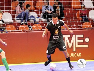 
<a style='margin-left: 5px;' class='btn btn-xs btn-social btn-facebook' href='https://www.facebook.com/sharer/sharer.php?u=https://boladovale.com.br/imgs/800-800-90/conteudo/fotos/1993/img9710.jpg' rel='popup' data-width='500' data-height='400'><i class='fa fa-facebook'></i>Compartilhar <span class='hidden-xs'>no Facebook</span>
</a> 
<a class='btn btn-default btn-xs' target='_blank' href='imgs/800-800-90/conteudo/fotos/1993/img9710.jpg'>
<span class='glyphicon glyphicon-cloud-download'></span> Salvar
</a> 
<span></span>