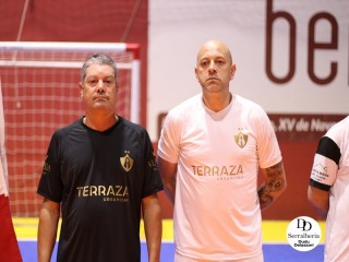 
<a style='margin-left: 5px;' class='btn btn-xs btn-social btn-facebook' href='https://www.facebook.com/sharer/sharer.php?u=https://boladovale.com.br/imgs/800-800-90/conteudo/fotos/2048/img9144.jpg' rel='popup' data-width='500' data-height='400'><i class='fa fa-facebook'></i>Compartilhar <span class='hidden-xs'>no Facebook</span>
</a> 
<a class='btn btn-default btn-xs' target='_blank' href='imgs/800-800-90/conteudo/fotos/2048/img9144.jpg'>
<span class='glyphicon glyphicon-cloud-download'></span> Salvar
</a> 
<span></span>